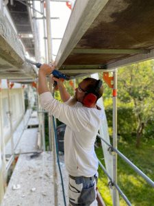 Betonsanierung Stuttgart: Handwerker am Arbeiten