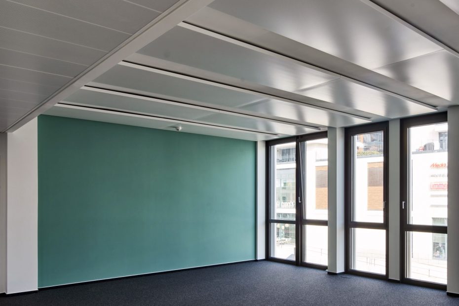 Hochwertige Tapezierarbeiten in einem modernen Stuttgarter Büro im Europaviertel 2