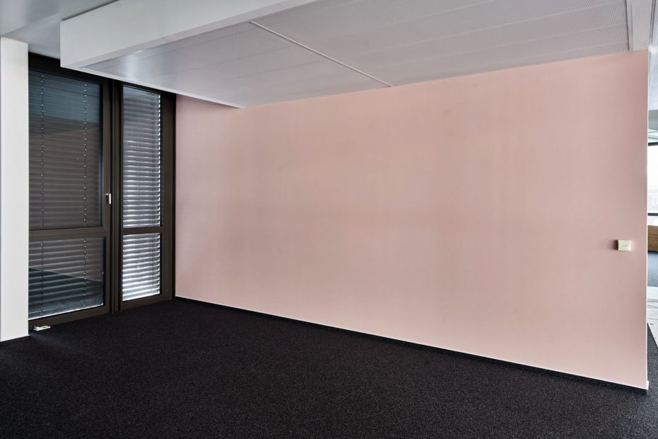 Hochwertige Tapezierarbeiten in einem modernen Stuttgarter Büro im Europaviertel 4