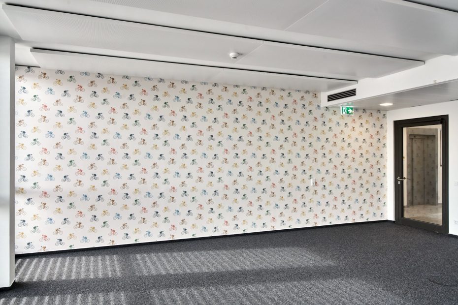 Hochwertige Tapezierarbeiten in einem modernen Stuttgarter Büro im Europaviertel 7