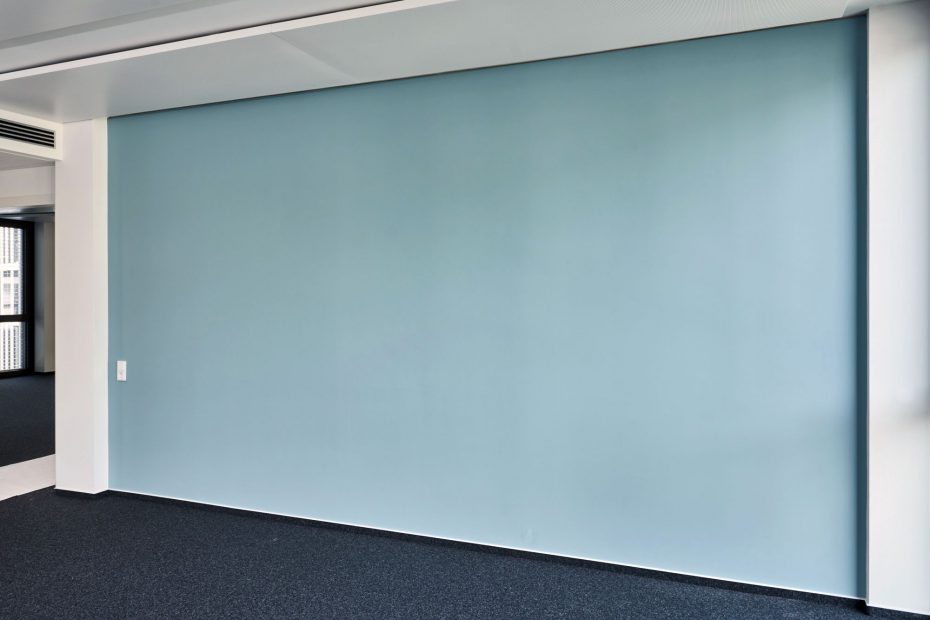 Hochwertige Tapezierarbeiten in einem modernen Stuttgarter Büro im Europaviertel 9