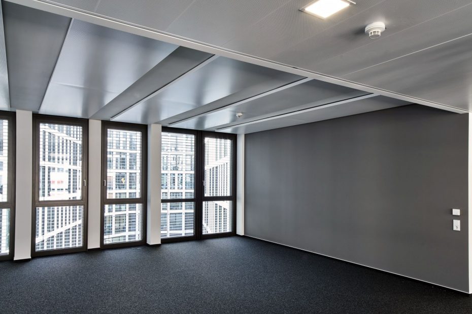 Hochwertige Tapezierarbeiten in einem modernen Stuttgarter Büro im Europaviertel 10