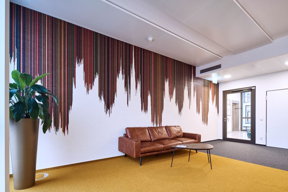 Hochwertige Tapezierarbeiten in einem modernen Stuttgarter Büro im Europaviertel 11