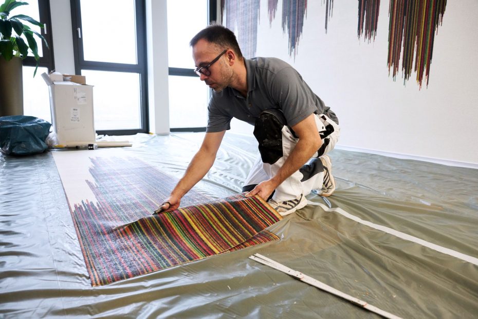 Hochwertige Tapezierarbeiten in einem modernen Stuttgarter Büro im Europaviertel 16