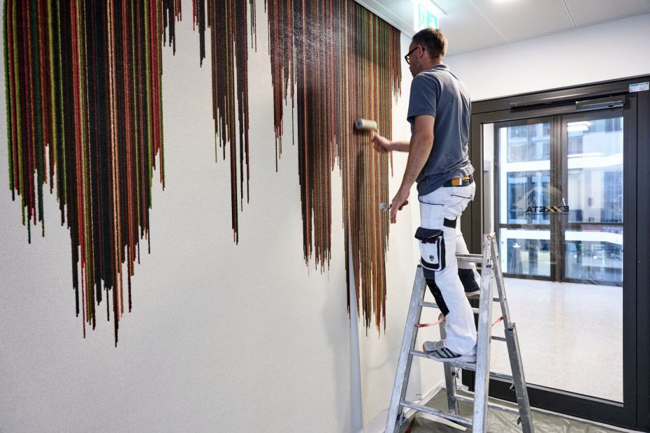 Hochwertige Tapezierarbeiten in einem modernen Stuttgarter Büro im Europaviertel 25