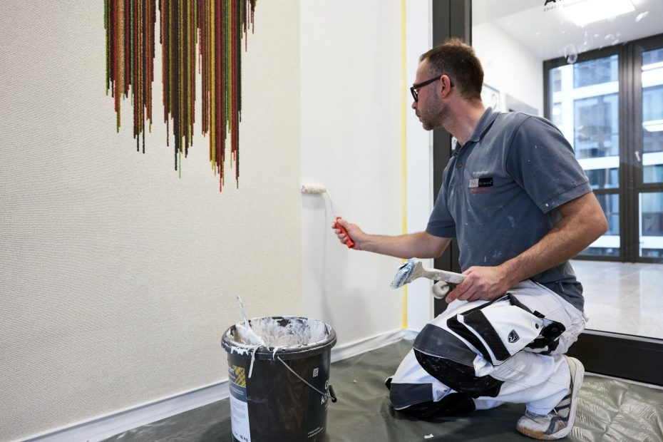 Hochwertige Tapezierarbeiten in einem modernen Stuttgarter Büro im Europaviertel 37