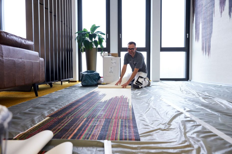 Hochwertige Tapezierarbeiten in einem modernen Stuttgarter Büro im Europaviertel 39